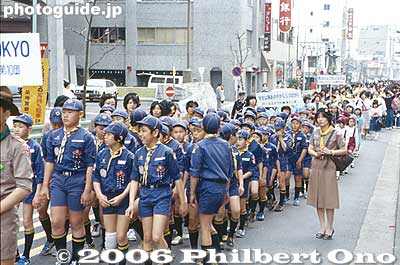 Look at all those Cub Scouts. They don't participate today. 昔の築地本願寺の花まつり
Keywords: tokyo tsukiji honganji buddhist temple jodo shinshu hanamatsuri japanchild