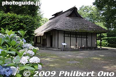 Thatched-roof farmer's house called the former Kouchi home. 河内家
Keywords: tokyo fuchu Kyodo-no-Mori Museum outdoor park building architecture 