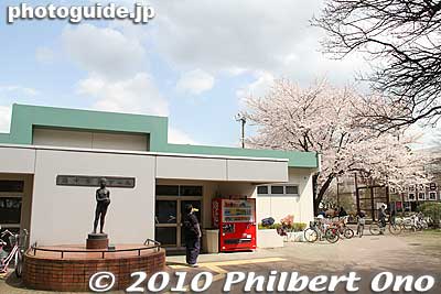 Fuchu pool
Keywords: tokyo fuchu Sakura-dori road cherry blossoms matsuri