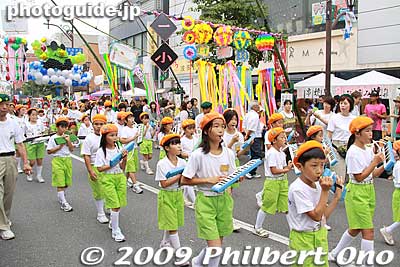 Making their way through Ekimae-dori.
Keywords: tokyo fussa tanabata matsuri festival star 