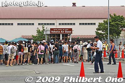 Here's Supply Gate No. 5 at Yokota Air Base. It looked like a long wait here too, but it went smoothly.
Keywords: tokyo fussa yokota united states usa air base force military japanese-american japan america friendship festival