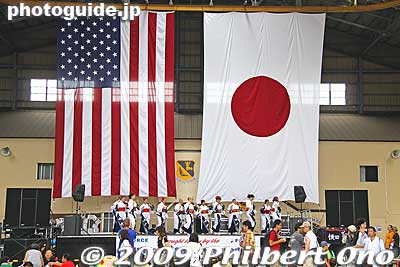 Huge US and Japanese flags hung above the stage. Also see [url=http://www.youtube.com/watch?v=TGy6cm25ZM8]my YouTube video here.[/url]
Keywords: tokyo fussa yokota united states usa air base force military japanese-american japan america friendship festival