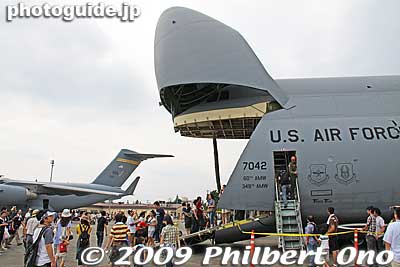 Side view of the C-5 Galaxy's front end. The closest thing we have to Thunderbird 2.
Keywords: tokyo fussa yokota united states usa air base force military japanese-american japan america friendship festival airplanes jets aircraft 