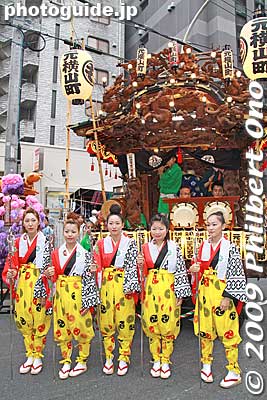 This float had a group of tekomai women, Hachioji Matsuri.
Keywords: tokyo hachioji matsuri8 festival floats 