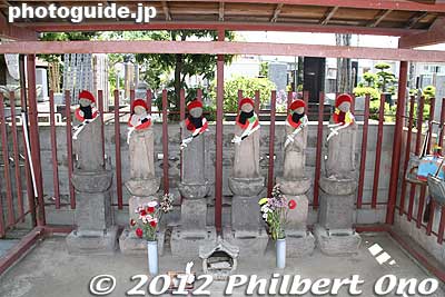 Small Jizo statues.
Keywords: tokyo higashimurayama Shofukuji temple zen rinzai