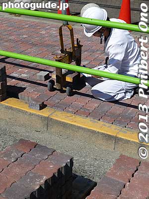 Setting/installing cobblestones.
Keywords: tokyo higashi-yamato
