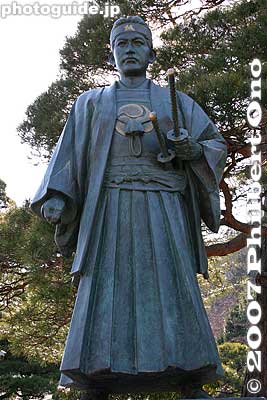 Statue of Hijikata Toshizo from Shinsengumi. 土方歳三像
Keywords: tokyo hino takahata fudoson kongoji buddhist temple shinsengumi hijikata toshizo