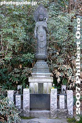 Kannon statue
Keywords: tokyo hino takahata fudoson kongoji buddhist temple