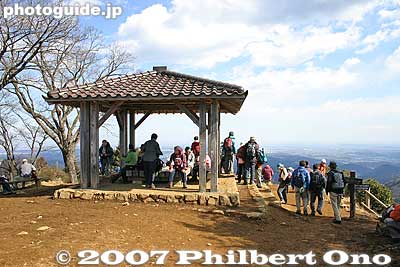 Mt. Hinode-yama summit has a little picnic pavilion
Keywords: tokyo hinode-machi town hinodemachi hinodeyama hinode-yama mt. mountain hiking forest trees