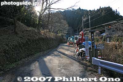 Entrance to trail to Shiraiwa Waterfalls and Mt. Hinode-yama
Keywords: tokyo hinode-machi town hinodemachi hinodeyama hinode-yama mt. mountain hiking forest trees