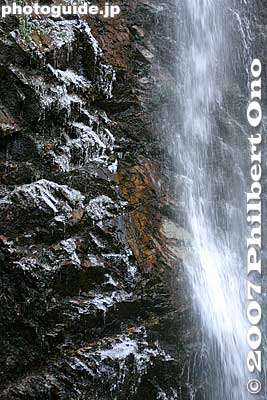 Ice crystals and running water. Normally, the Hossawa waterfall freezes over in winter.
Keywords: tokyo hinohara-mura village hossawa waterfall japanriver