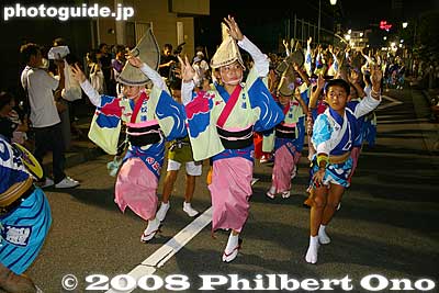 Odo-ren 乙奴連
Keywords: tokyo inagi awa odori dance matsuri festival women dancers kimono children