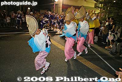 Mitaka Shoko-ren 三鷹商工連
Keywords: tokyo inagi awa odori dance matsuri festival women dancers kimono