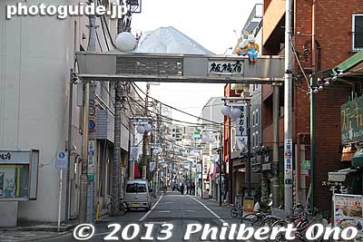 Entrance to Itabashi-shuku. Itabashi-shuku had one Honjin lodge for VIPs, three Waki-honjin, and 54 other lodges.
Keywords: tokyo itabashi-ku itabashi-juku post town nakasendo