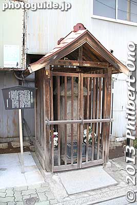Koshin-to stone monument 庚申塔
Keywords: tokyo itabashi-ku itabashi-juku post town nakasendo temple
