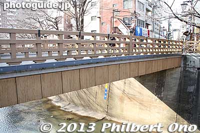 Itabashi Bridge over the Shakujii River.
Keywords: tokyo itabashi-ku itabashi-shuku post town nakasendo bridge