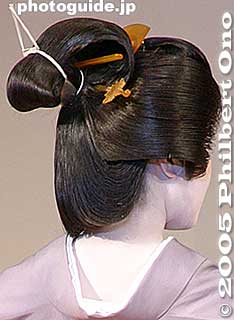 Shimada hairstyle
Standard hairstyle for geisha. This a wig.
Keywords: kagurazaka geisha, shinjuku, tokyo japangeisha