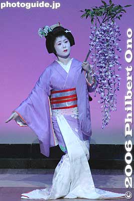 1. Fuji Murasaki (Purple Wisteria)
Keywords: tokyo kagurazaka geisha dance odori wisteria japangeisha