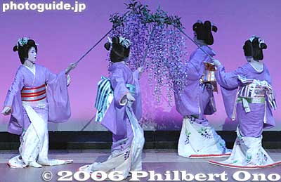 1. Fuji Murasaki (Purple Wisteria) by Kagurazaka geisha
Keywords: tokyo kagurazaka geisha dance odori wisteria matsuri4 japangeisha tokyomatsuri