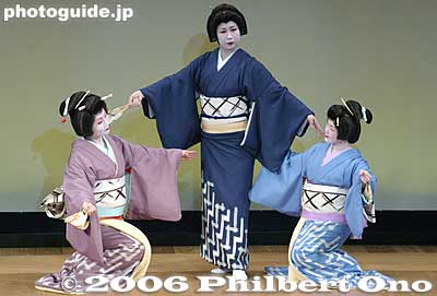 3. Edo no Nigiwai (Liveliness of Edo)
Keywords: tokyo kagurazaka geisha dance odori