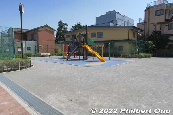 Playground equipment for older kids.
Keywords: tokyo katsushika shin-koiwa Monchicchi