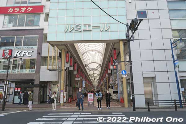 On the south side of JR Shin-Koiwa Station is a shopping arcade named Lumière with 140 stores. It extends across both Katsushika and Edogawa Wards. 新小岩ルミエール商店街 
Keywords: tokyo katsushika shin-koiwa