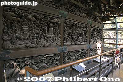The side and rear exterior walls of the Taishakudo are blanketed with panels of detailed woodcarvings. They are the most outstanding feature of Shibamata Taishakuten Temple.. 彫刻ギャラリー
Keywords: tokyo katsushika-ku ward shibamata taishakuten temple wood carvings sculpture