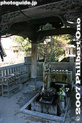 Goshinsui (purification water fountain).
Keywords: tokyo katsushika-ku ward shibamata taishakuten temple