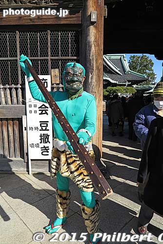 Greeting us is a green ogre.
Keywords: tokyo katsushika ward shibamata taishakuten temple setsubun