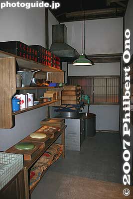 Kitchen where they made the dumplings.
Keywords: tokyo katsushika-ku ward shibamata tora-san atsumi kiyoshi otoko wa tsurai yo movie museum