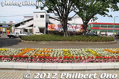 Flower beds in front of Kodaira Station.
Keywords: tokyo kodaira station flowers seibu shinjuku line