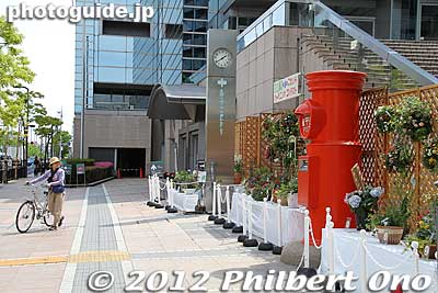 Near Kodaira Station is Japan's largest round mailbox. 
Keywords: tokyo kodaira giant mailbox round