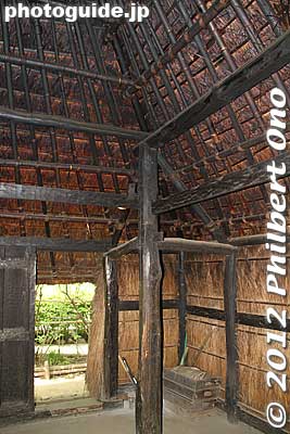 Inside Reconstructed thatched-roof farmer's home dating from the early Edo Period. 開拓当初の復元住居
Keywords: tokyo kodaira green road Kodaira Furusato-mura thatched roof home house