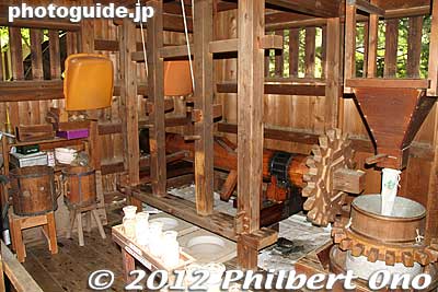 Inside Waterwheel shed. 水車小屋 Web site: http://kodaira-furusatomura.jp/
Keywords: tokyo kodaira green road Kodaira Furusato-mura thatched roof home house