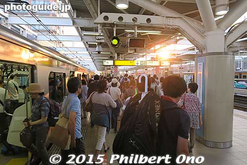 Musashi-Koganei Station is crowded on Awa Odori evenings.
Keywords: tokyo koganei awa odori dance festival matsuri
