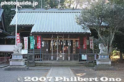 Izumi Shrine is the Komae's most popular shrine for New Year's prayers.
Keywords: tokyo komae shinto shrine izumi