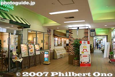 Komae Station shopping mall includes a bookshop and Cafe DuMonde from New Orleans.
Keywords: tokyo komae train station