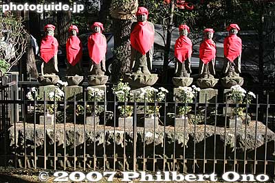 Jizo statues
Keywords: tokyo komae buddhist temple senryuji soto-shu