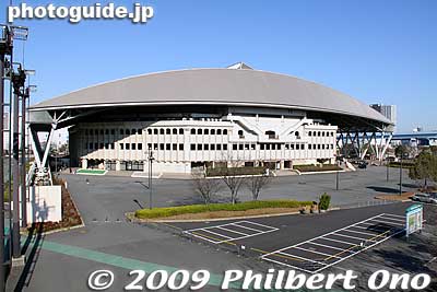 Ariake Coliseum (Colosseum) in Koto Ward, Tokyo, near Odaiba. One of Tokyo Apache's home courts in Tokyo. Easily accessible via Yurikamome Line (Ariake Station) and Rinkai Line (Kokusai Tenjijo Station). 有明コロシアム
Keywords: tokyo koto-ku ward ariake Colosseum Coliseum 