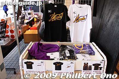 T-shirts for sale.
Keywords: tokyo koto-ku ward ariake Colosseum Coliseum pro basketball game players tokyo apache 