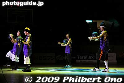 It's a shame because it's quite entertaining to watch bj-league basketball games. They are geared for entertainment before and during the game. 
Keywords: tokyo koto-ku ward ariake Colosseum Coliseum pro basketball game players tokyo apache