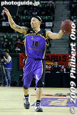 Darin Maki
Keywords: tokyo koto-ku ward ariake Colosseum Coliseum pro basketball game players apache toyama grouses 