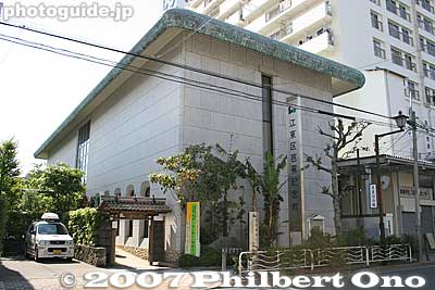 Basho Memorial Museum along the Sumida River. Near Morishita Station on the Toei Shinjuku Line. Address: Tokiwa 1-6-3, Koto-ku, Tokyo. Phone: 03-3631-1448 芭蕉記念館
Keywords: tokyo koto-ku ward haiku poet basho matsuo museum
