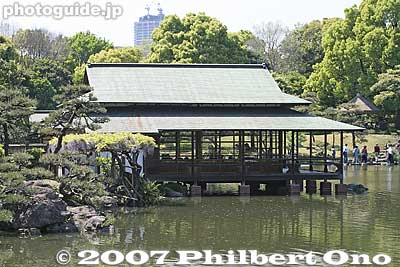 Ryotei teahouse 涼亭
Keywords: tokyo koto-ku ward kiyosumi teien gardens pond matsu pine tree