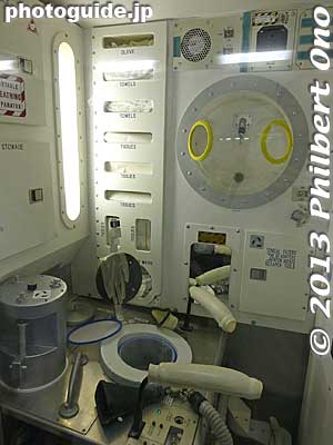 Toilet inside ISS module
Keywords: tokyo koto-ku miraikan science technology museum odaiba