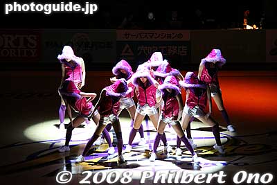 Tokyo Apache Dance Team (equivalent to cheerleaders)
Keywords: tokyo koto-ku ward ariake Colosseum  Coliseum pro basketball game players tokyo apache cheerleaders dance team women girls 