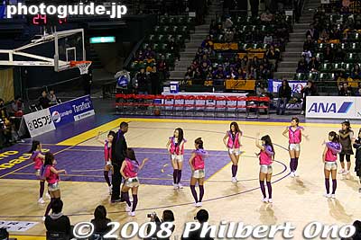 Tokyo Apache team members are introduced as they go through a gauntlet of cheerleaders.
Keywords: tokyo koto-ku ward ariake Colosseum  Coliseum pro basketball game players tokyo apache