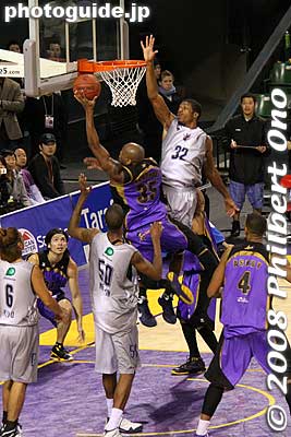 John flies up again.
Keywords: tokyo koto-ku ward ariake Colosseum Coliseum pro basketball game players tokyo apache ryukyu golden kings 