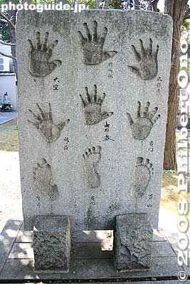 Stone for handprints and footprints.
Keywords: tokyo koto-ku ward tomioka hachimangu shrine shinto fukagawa ozeki sumo monument