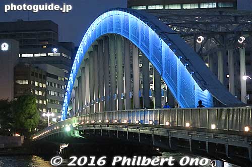 Eitaibashi Bridge spans over the Sumida Bridge. Lit up in blue at night.
Keywords: tokyo koto-ku fukagawa eitaibashi bridge sumida river